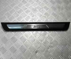 Накладка порога правая (внутренняя)  Jeep Grand Cherokee 2010-2017 1NC80DX9AB