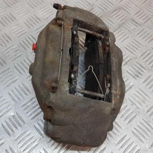 Суппорт тормозной передний правый Toyota Land Cruiser 200 2015-  4773060320
