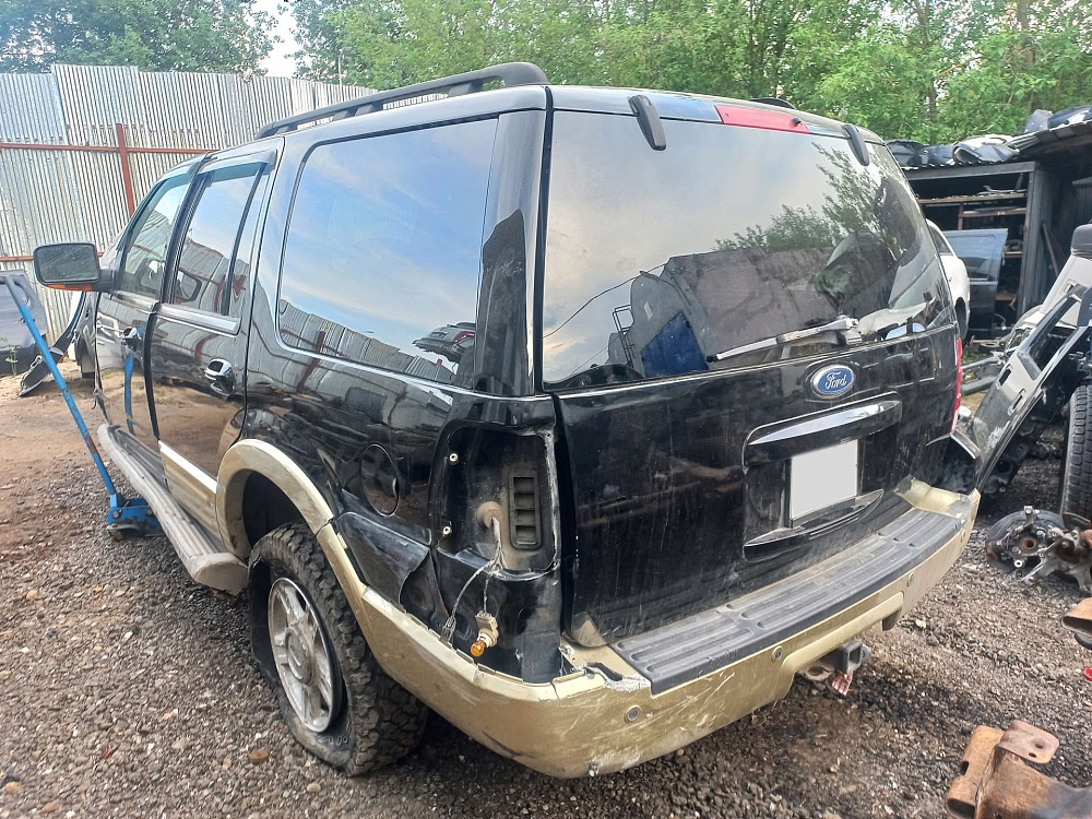 В разборе Ford Expedition 5.4L 2005г
